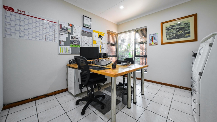 4 Bedroom Property for Sale in Waterkloof Ridge Gauteng