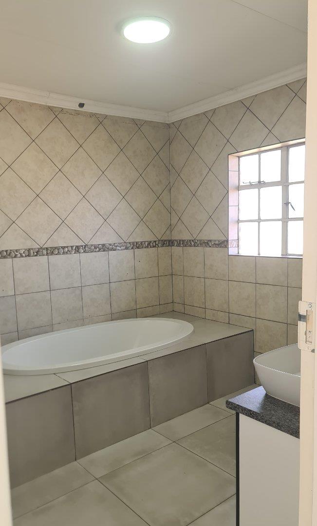 3 Bedroom Property for Sale in Boltonwold Gauteng