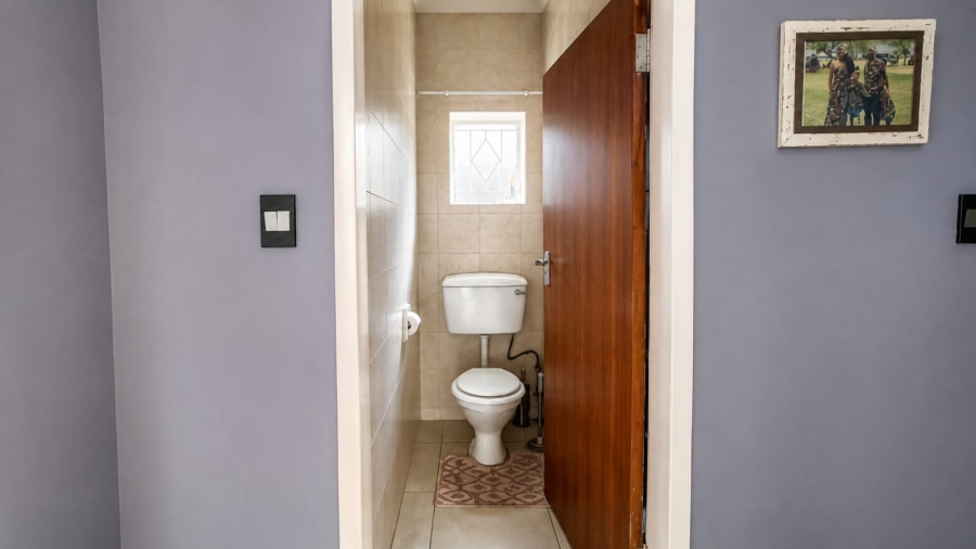 5 Bedroom Property for Sale in Linmeyer Gauteng