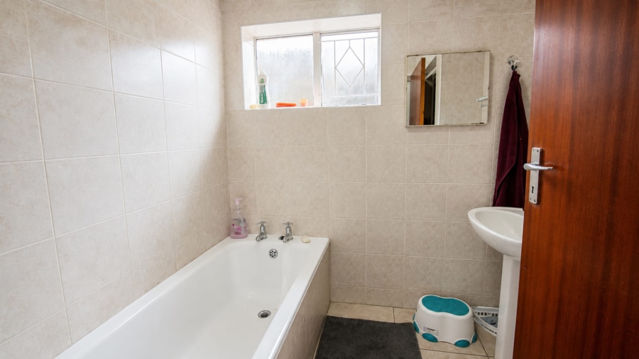 5 Bedroom Property for Sale in Linmeyer Gauteng