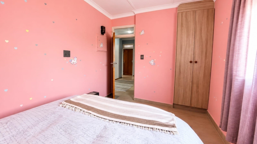 5 Bedroom Property for Sale in Linmeyer Gauteng