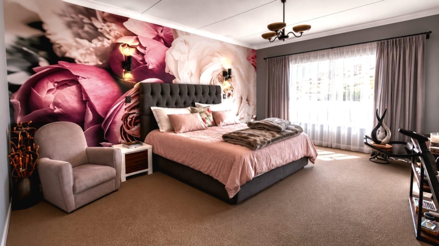 5 Bedroom Property for Sale in Linmeyer Gauteng