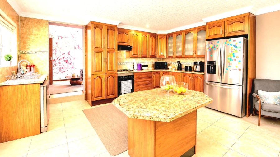 5 Bedroom Property for Sale in Linmeyer Gauteng