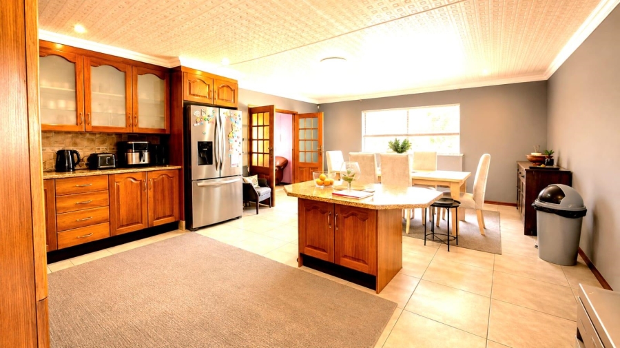 5 Bedroom Property for Sale in Linmeyer Gauteng