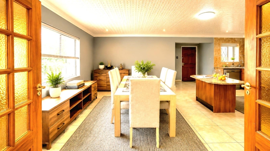 5 Bedroom Property for Sale in Linmeyer Gauteng