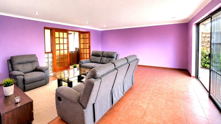 5 Bedroom Property for Sale in Linmeyer Gauteng