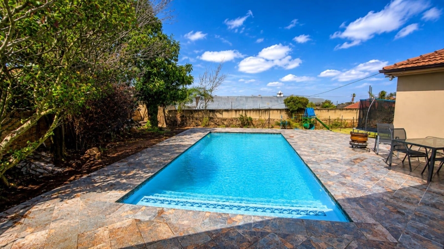 5 Bedroom Property for Sale in Linmeyer Gauteng