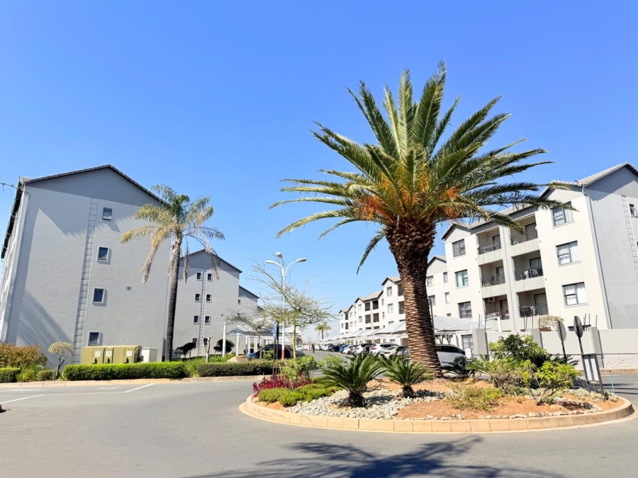 2 Bedroom Property for Sale in Erand Gardens Gauteng