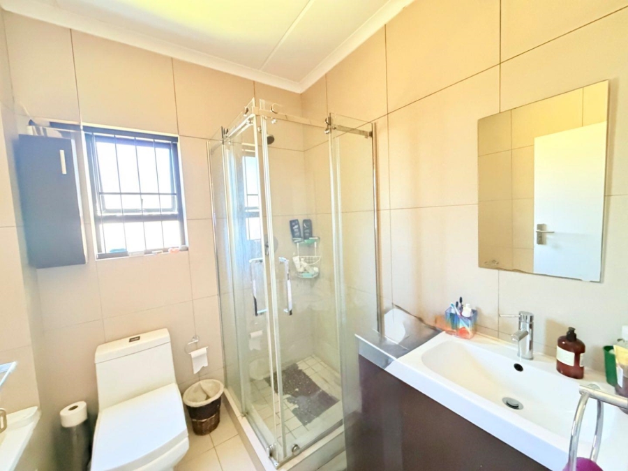 2 Bedroom Property for Sale in Erand Gardens Gauteng