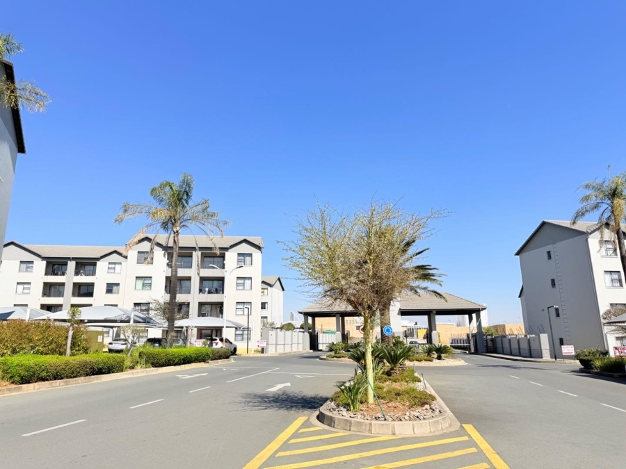 2 Bedroom Property for Sale in Erand Gardens Gauteng