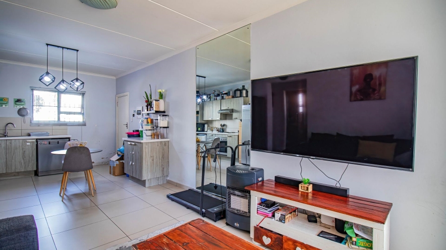 2 Bedroom Property for Sale in Erand Gardens Gauteng