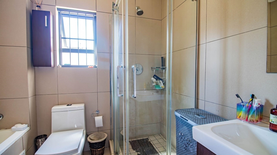 2 Bedroom Property for Sale in Erand Gardens Gauteng