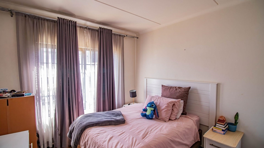 2 Bedroom Property for Sale in Erand Gardens Gauteng