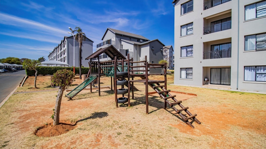 2 Bedroom Property for Sale in Erand Gardens Gauteng