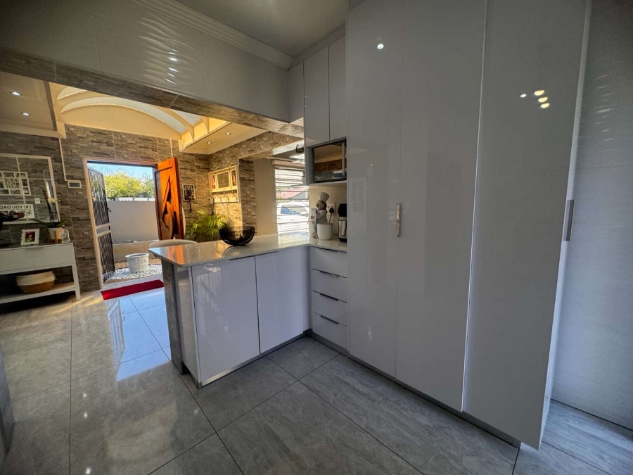 4 Bedroom Property for Sale in Brackendowns Gauteng