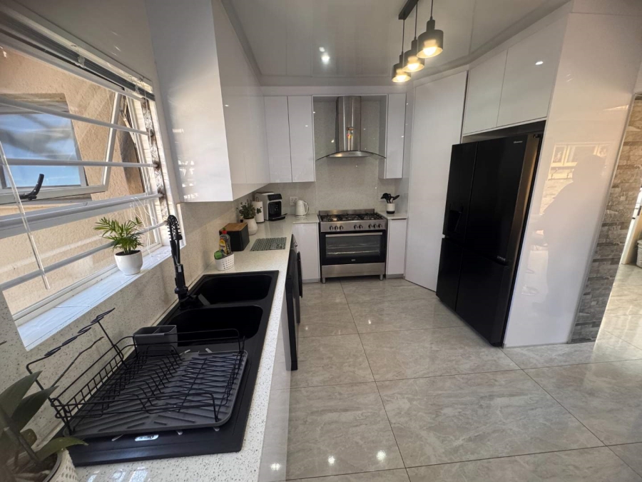 4 Bedroom Property for Sale in Brackendowns Gauteng