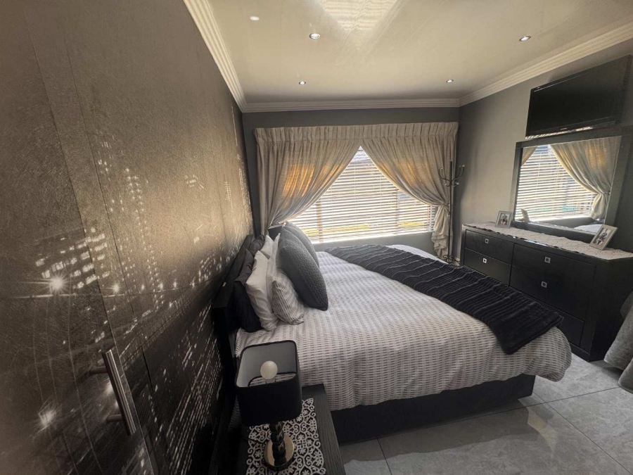 4 Bedroom Property for Sale in Brackendowns Gauteng