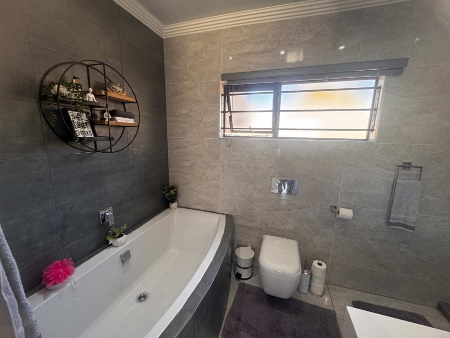 4 Bedroom Property for Sale in Brackendowns Gauteng