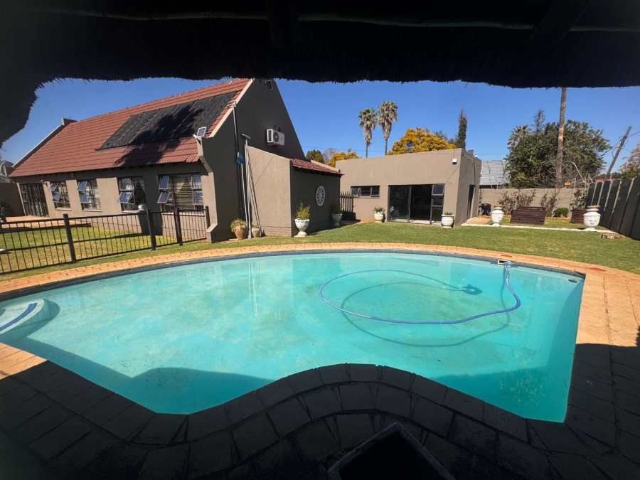 4 Bedroom Property for Sale in Brackendowns Gauteng