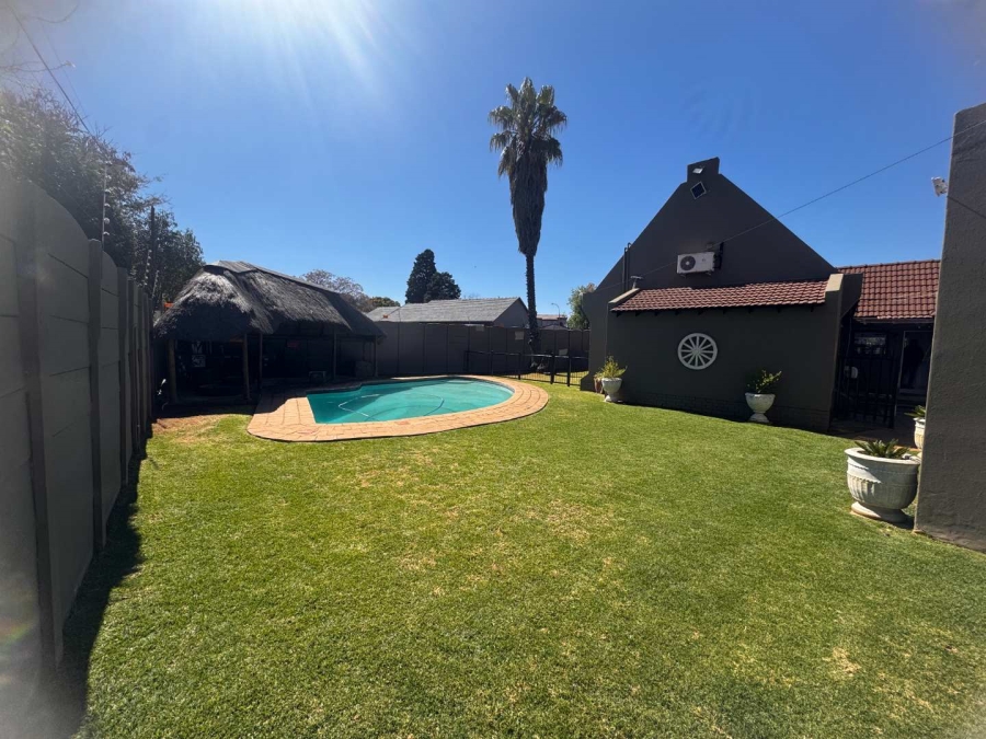 4 Bedroom Property for Sale in Brackendowns Gauteng