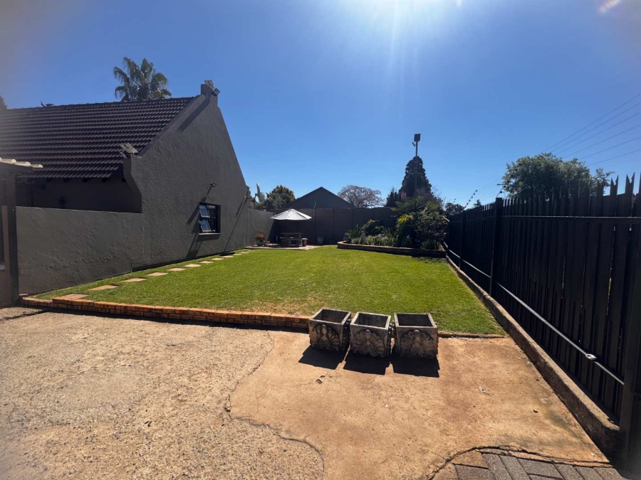 4 Bedroom Property for Sale in Brackendowns Gauteng