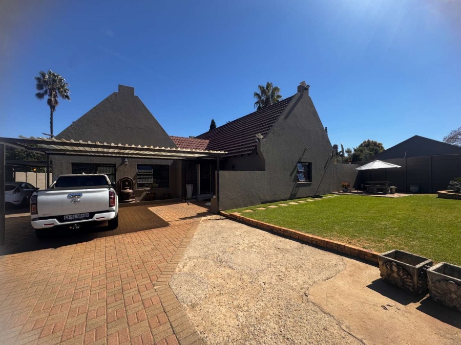4 Bedroom Property for Sale in Brackendowns Gauteng