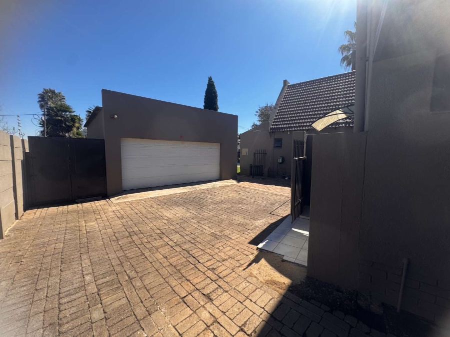 4 Bedroom Property for Sale in Brackendowns Gauteng