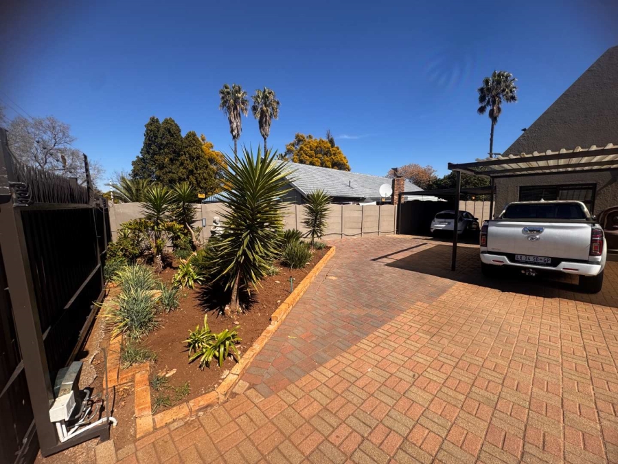 4 Bedroom Property for Sale in Brackendowns Gauteng