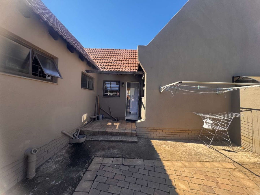 4 Bedroom Property for Sale in Brackendowns Gauteng