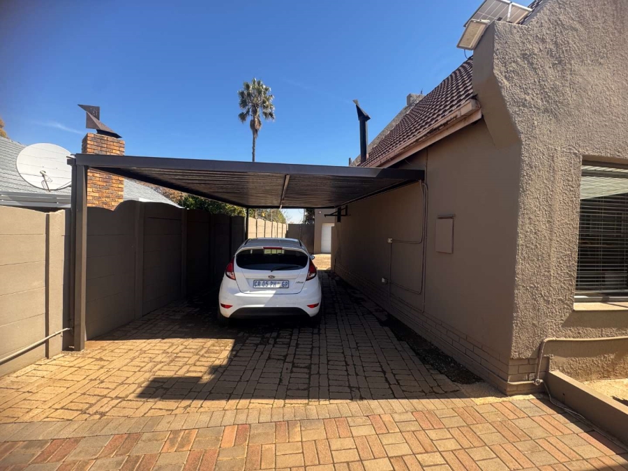 4 Bedroom Property for Sale in Brackendowns Gauteng