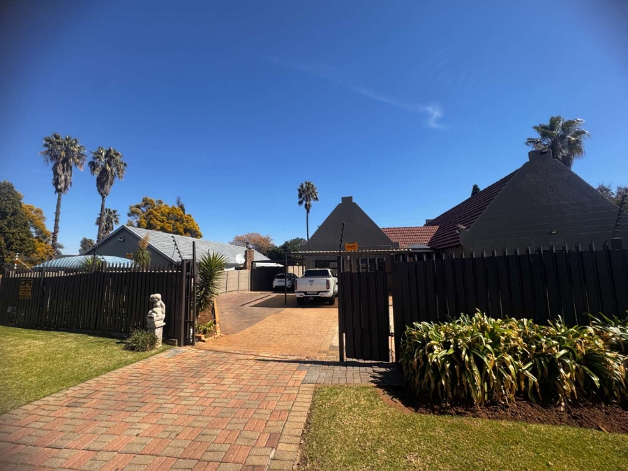 4 Bedroom Property for Sale in Brackendowns Gauteng