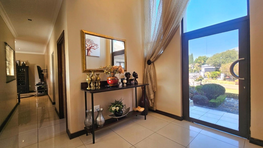 5 Bedroom Property for Sale in The Wilds Gauteng