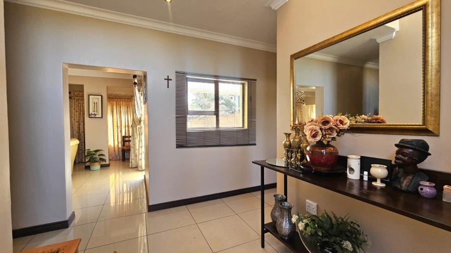 5 Bedroom Property for Sale in The Wilds Gauteng