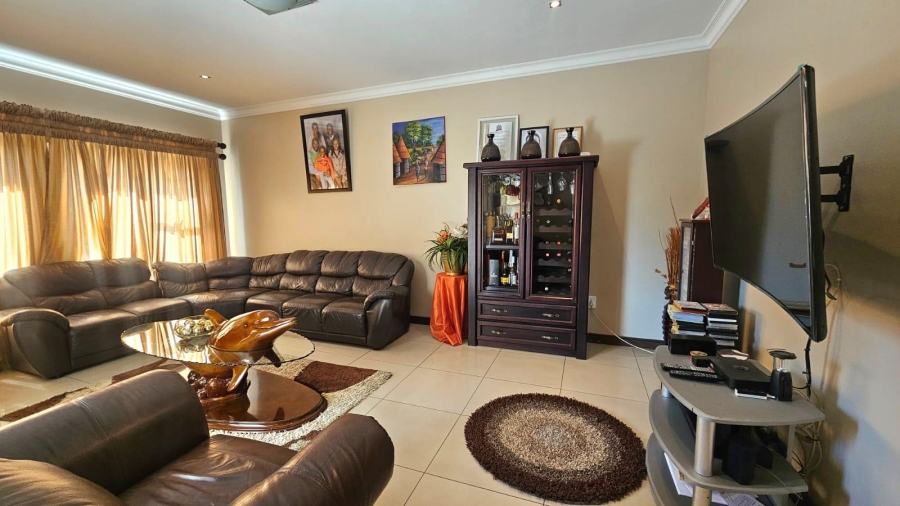 5 Bedroom Property for Sale in The Wilds Gauteng