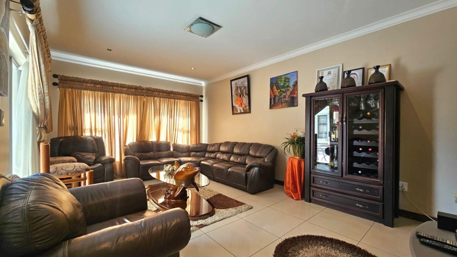 5 Bedroom Property for Sale in The Wilds Gauteng