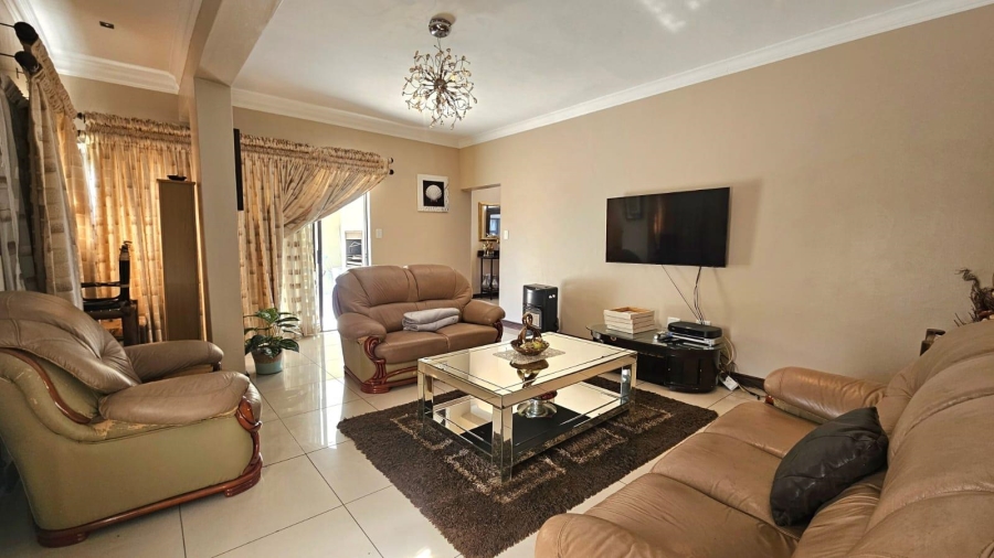 5 Bedroom Property for Sale in The Wilds Gauteng