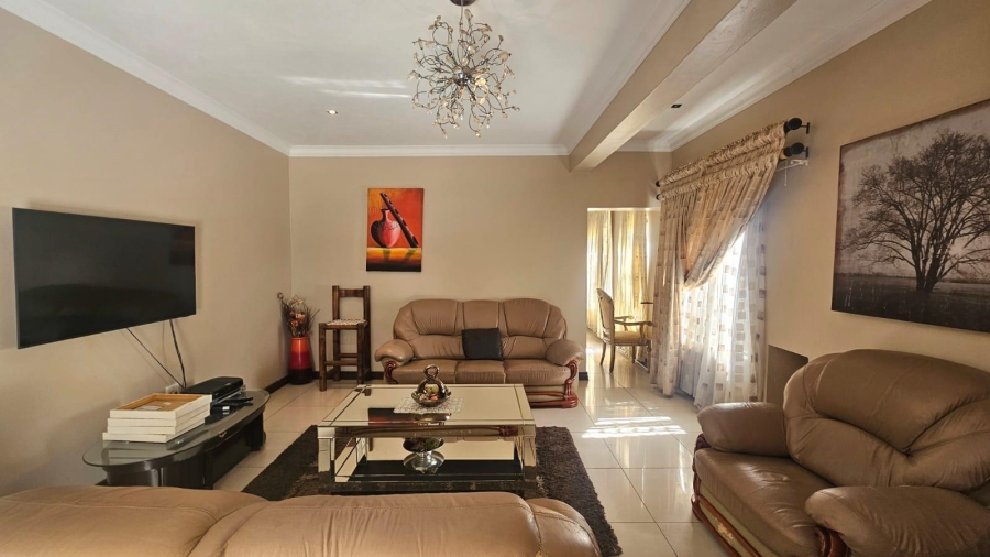 5 Bedroom Property for Sale in The Wilds Gauteng