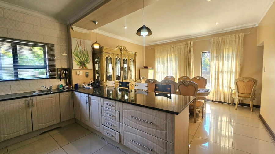5 Bedroom Property for Sale in The Wilds Gauteng