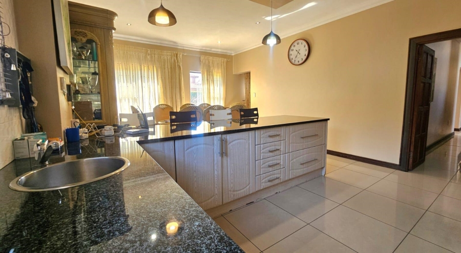 5 Bedroom Property for Sale in The Wilds Gauteng