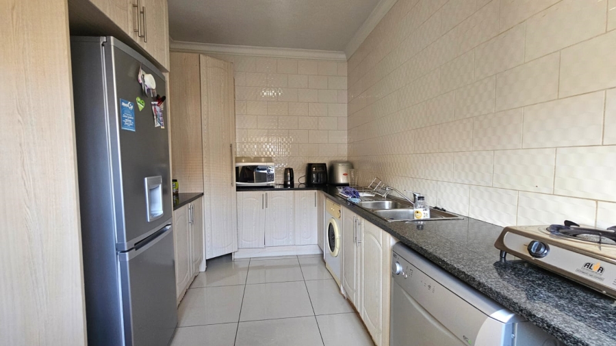 5 Bedroom Property for Sale in The Wilds Gauteng