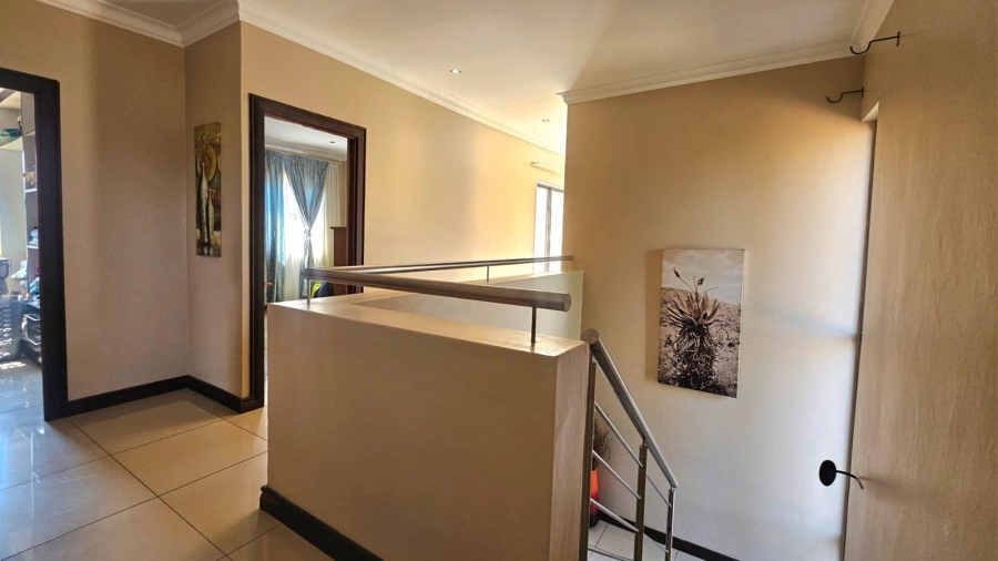 5 Bedroom Property for Sale in The Wilds Gauteng