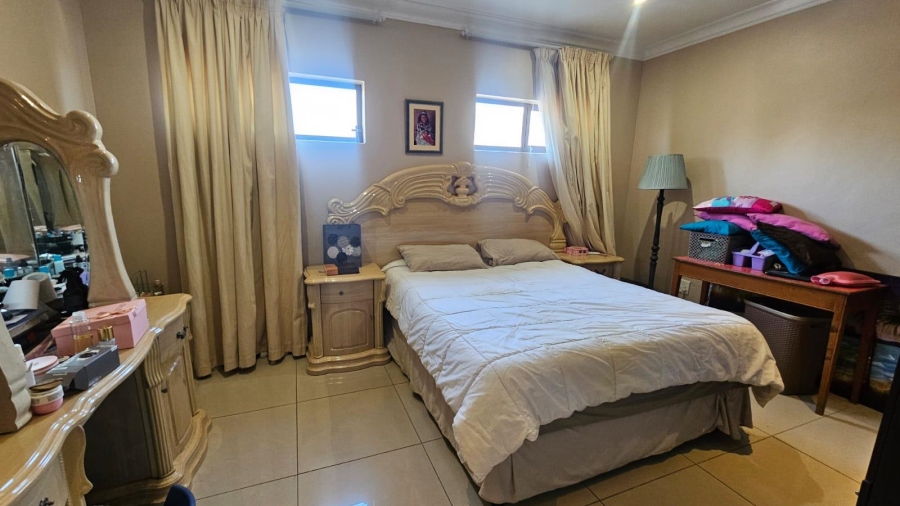 5 Bedroom Property for Sale in The Wilds Gauteng
