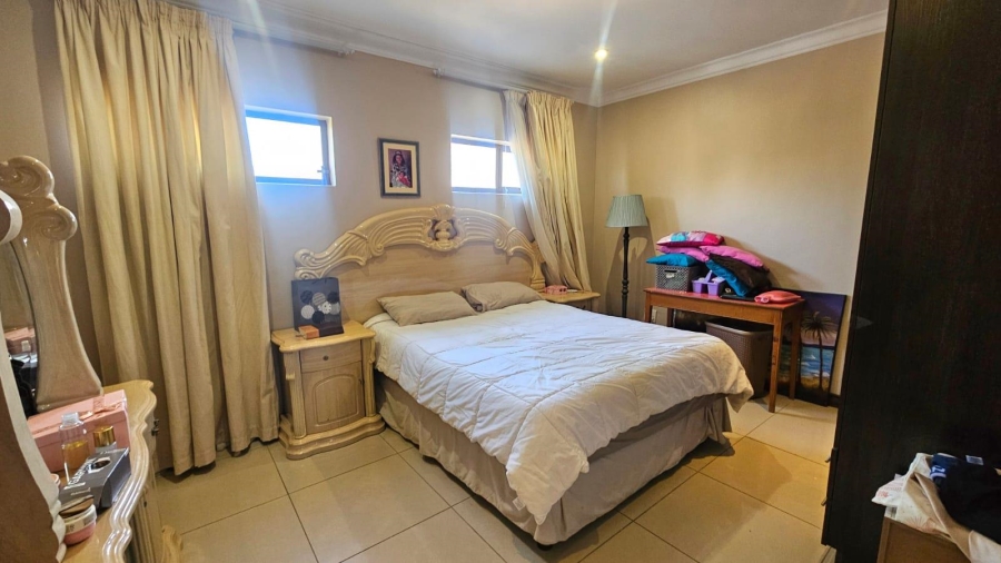 5 Bedroom Property for Sale in The Wilds Gauteng