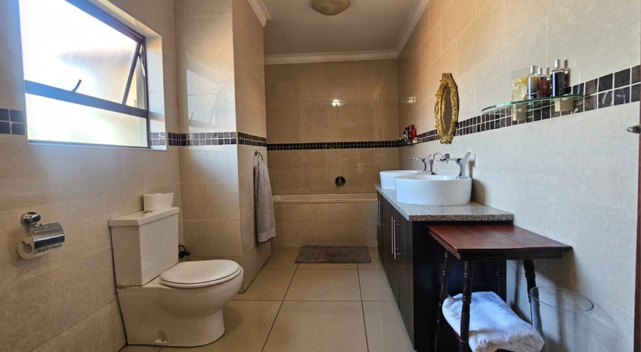 5 Bedroom Property for Sale in The Wilds Gauteng