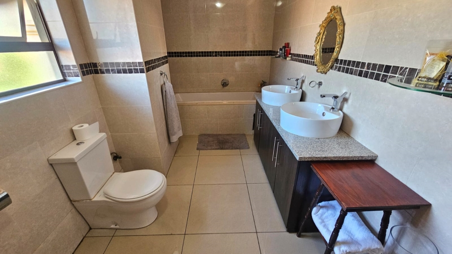 5 Bedroom Property for Sale in The Wilds Gauteng