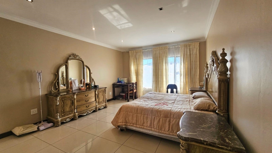 5 Bedroom Property for Sale in The Wilds Gauteng