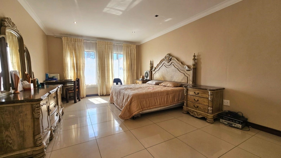 5 Bedroom Property for Sale in The Wilds Gauteng