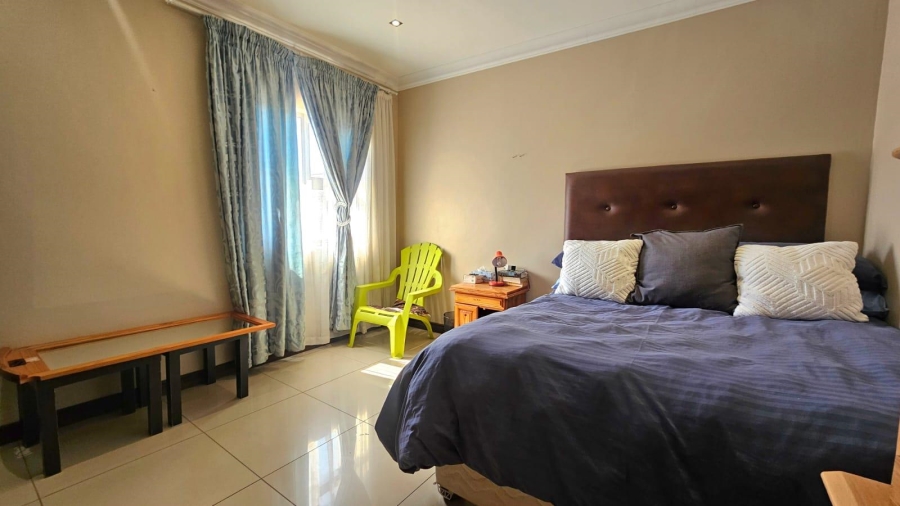5 Bedroom Property for Sale in The Wilds Gauteng