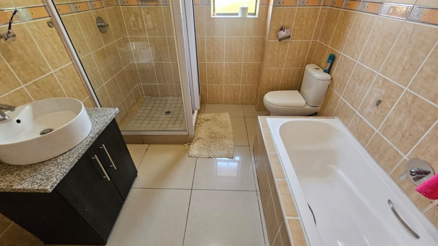 5 Bedroom Property for Sale in The Wilds Gauteng