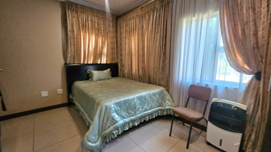 5 Bedroom Property for Sale in The Wilds Gauteng
